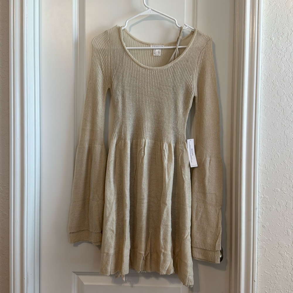 VENUS BELL SLEEVE SWEATER DRESS